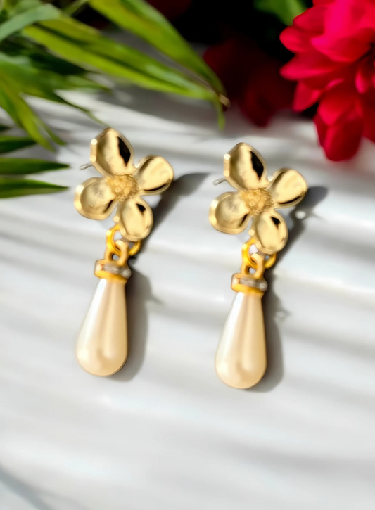 Heilala Pearl Studs